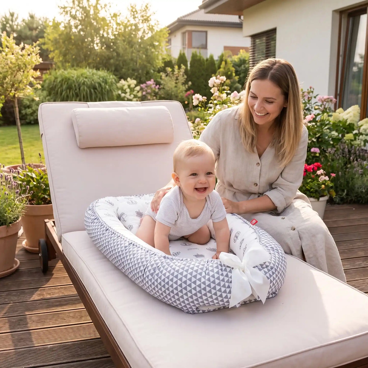 bebe joyeux avec bebe reducteur de lit coton nomade