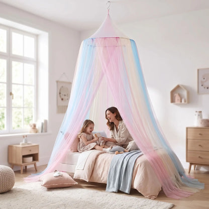 mere fille joyeuses avec ciel de lit cocon magique
