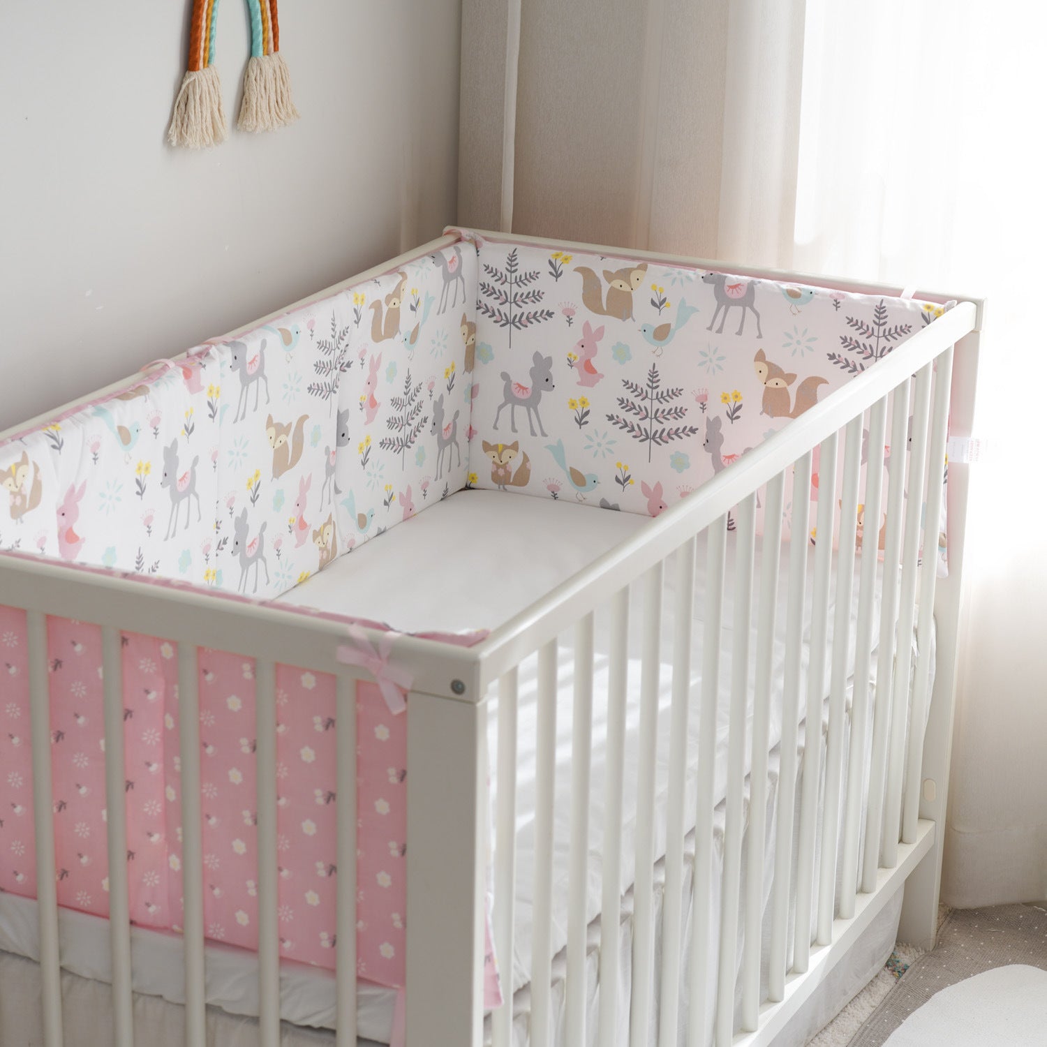 tour de lit rose imprime anti choc